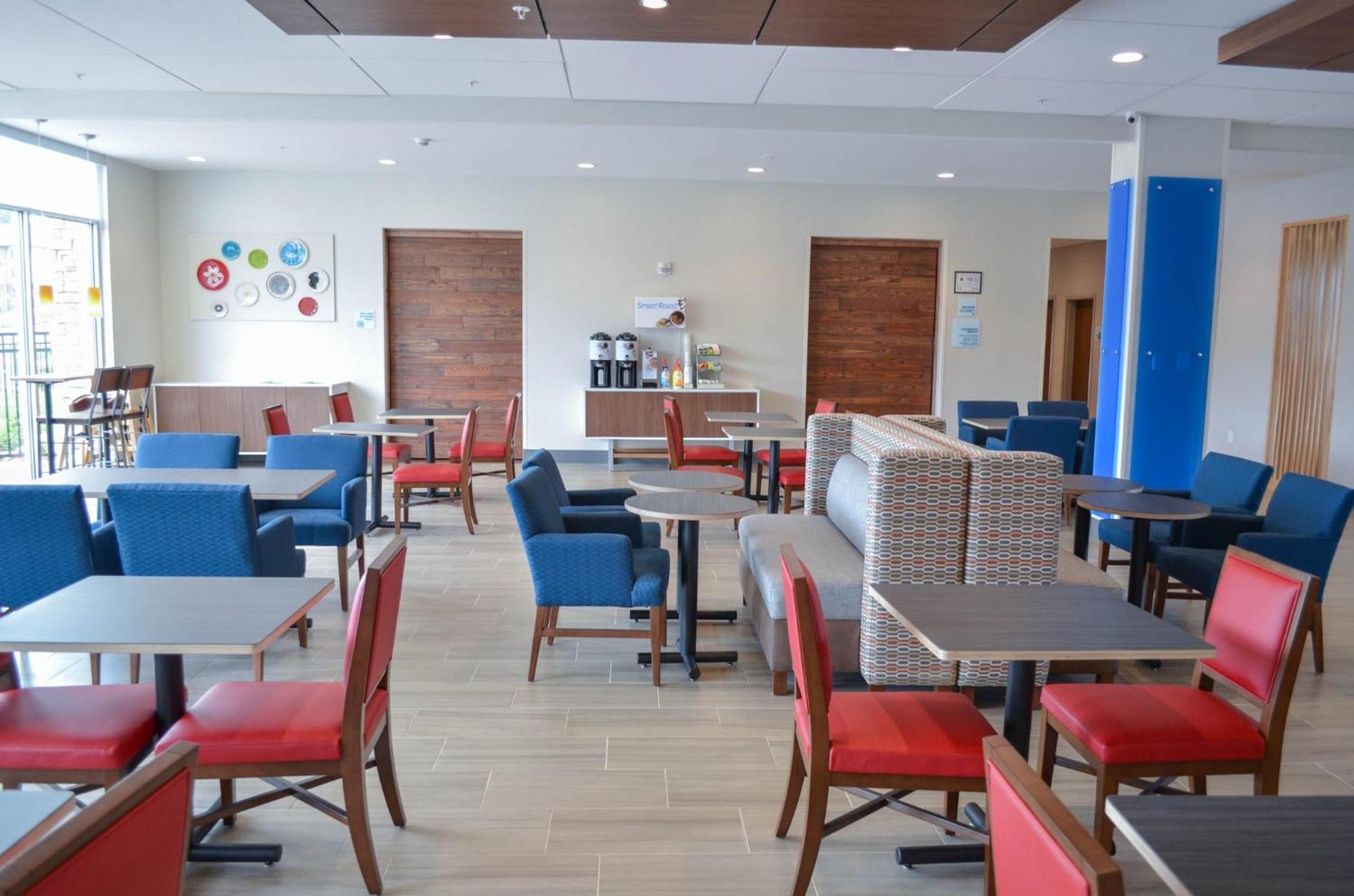 Holiday Inn Express & Suites Raleigh Airport - Brier Creek By Ihg Buitenkant foto