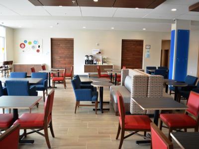 Holiday Inn Express & Suites Raleigh Airport - Brier Creek By Ihg Buitenkant foto